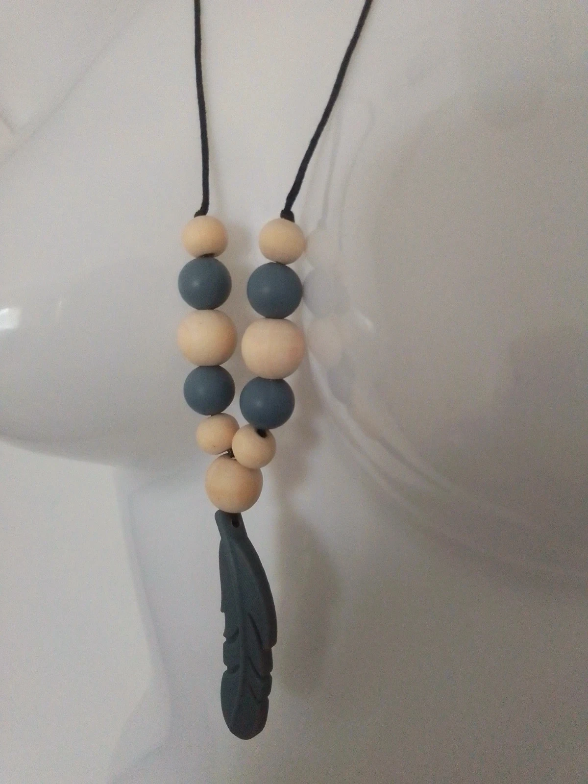 Beaded wood and rubber pendant necklace – photo 2